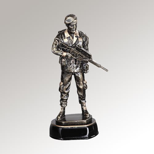 Henecka Pokal, Resinfigur Soldat, altgold, mit Wunschgravur, Größe 25 cm