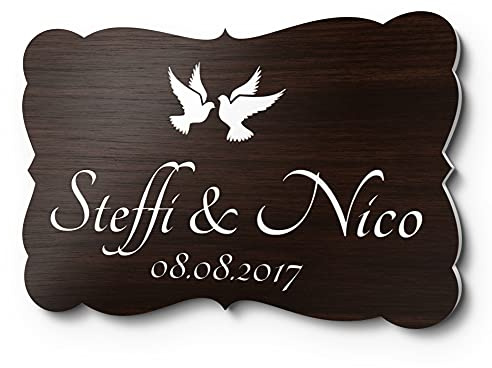 Hochzeitsschilder Holzoptik aus Kunststoff mit Namen oder Spruch & Motiv zB Traupaar für die Hochzeitsbank | Persönliches Geschenk zur Hochzeit | Wetterfest witterungsbeständig (Retro 2)