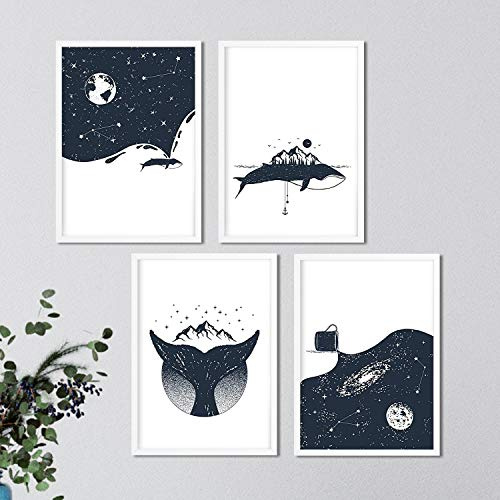 Nacnic Set di 4 stampe artistiche rappresentazione di balene, montagne, mare e universo. Colori blu e bianco. stile nordico e scandinavo. Fai il regalo perfetto. 250 Grammi di Alta Qualità.