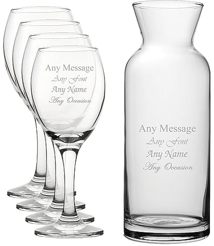 Lot de 4 verres à vin et carafe de village gravés personnalisés, personnalisables avec n'importe quel message pour toute occasion, stylisez à partir d'une variété de polices, boîtes cadeaux incluses,