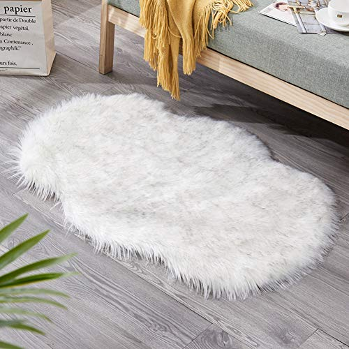 YAOTT Faux Lammfell Schaffell Teppich, Lammfell Kunstfell Teppiche Lammfellimitat Wollteppich Longhair Fell Nachahmung Wolle Bettvorleger Sofa Matte Shaggy Teppiche weiß grau 2p60X90CM
