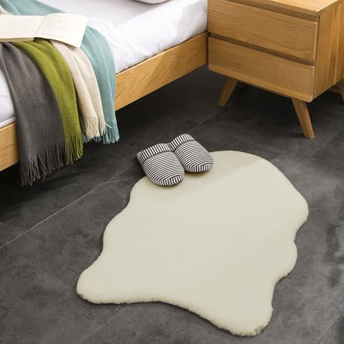 Teppich Wölkchen Fellteppich, Kunstfell Teppich Waschbar, Hasenfell Imitat, Kaninchenfell, Kurzfell - Fell Sitzkissen Stuhlkissen, Kunstfell Stuhlauflage - Beige - Fell 55x80cm