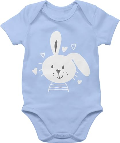Shirtracer Baby Body Junge Mädchen - Hase - Hasen I Schlappohr I Osterhase - 6/12 Monate - Babyblau - ostern kleidung osterhasen bunny hasenmotiv oster häschen scribble rabbit kaninchen mit motiv