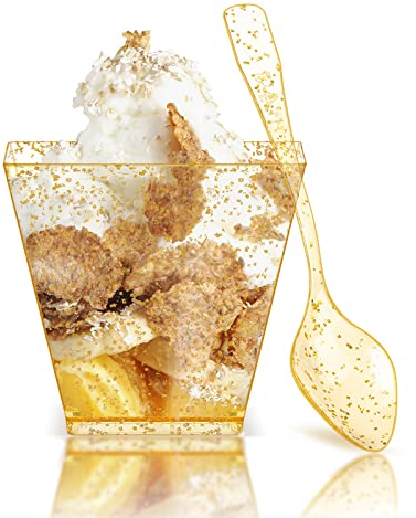 PALUDO 50 Piezas Mini Tazas de Postre con Cucharas, 2oz/60ml Vasos de Postre de Plástico con Brillo Dorado Reutilizables, Copas de Postre Transparentes Cuadrados para Mousse Helado Pudín Tiramisú
