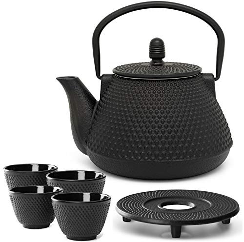 Bredemeijer Teekanne asiatisch Gusseisen Set 0.8 Liter - schwarze Gusskanne mit Henkel & Edelstahl Tee-Filter Sieb-Einsatz für losen Tee & 4 Teebecher (Tassen) & Untersetzer