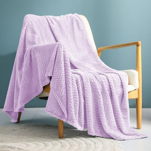 Exclusivo Mezcla Fleece Throw Blanket for Couch Bed, 127x178 CM Super Soft Cozy Blankets with Decorative Wave Textured, Lightweight Plush All Season Use, Lilac Purple