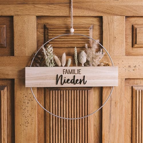 Trockenblumenkranz I Türkranz Familie graviert & Nachname in Acryl I personalisierbar I Willkommensschild I Haustür I Dekokranz ganzjährig I Türdekoration aussen innen (Silber)
