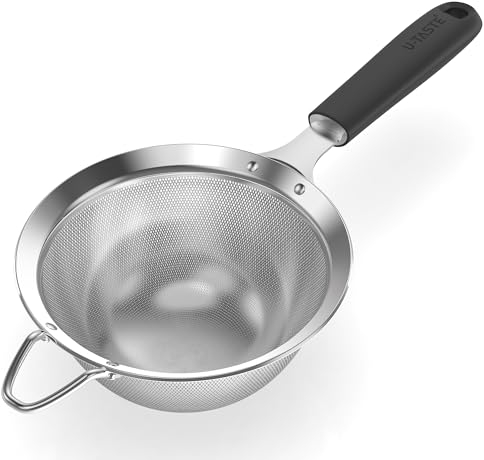 U-Taste Medium Fine Mesh Sieve: 18/8 Stainless Steel 12cm Kitchen Sieve and Strainer with Riveted Sturdy Silicone Handle, Great for Sifting Flour, Straining Tea, Rice, Quinoa (Black)