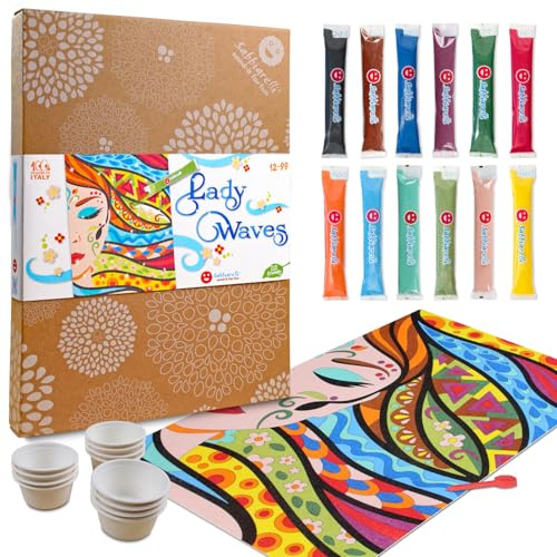 Sabbiarelli Sand-it For Fun - Sandpainting-Set Lady Waves, Kreativt Sand Art-Set för Tonåringar och Vuxna: 12 Stora Påsar Färgad Sand, 1 Självhäftande A3-Maxiposter och 12 Skålar - Presentidé