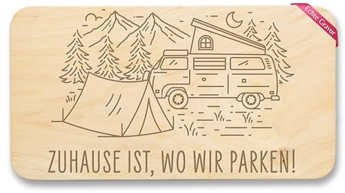 Shirtracer Frühstücksbrettchen Holz - Frühstücksbrett - Zuhause ist wo wir parken - Geschenk Accessoires Wohnwagen Camper Camping - 22x12 - Holz - campingwagen zubehör geschenke für wohnmobilfans