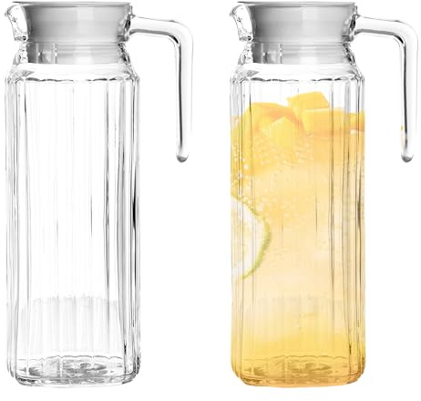2 Stück Wasserkrug mit Deckel Acryl 1,1L Wasserkaraffe Transparent mit Griff für Eistee Milchshakes Cocktails Limonade Milch Orangensaft Sangria Kaffee (Stil 1)