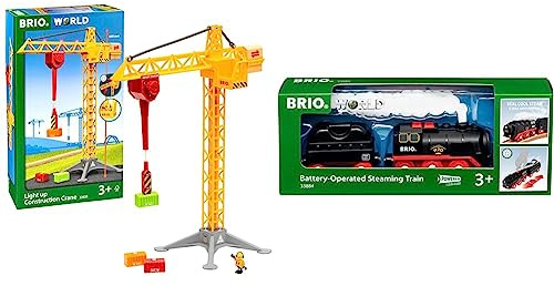 BRIO World 33835 Großer Baukran mit Licht & World 33884 Batterie-Dampflok mit Wassertank - Lokomotive mit echtem kühlen Dampf und Wasserbehälter zum Nachfüllen - Empfohlen ab 3 Jahren