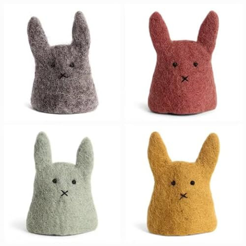 Gry & Sif Vier Eierwärmer aus Filz, Tischdekoration, Festliche Tischdekoration, Handmade, Fairtrade, Geschenkidee (Hasen bunt)