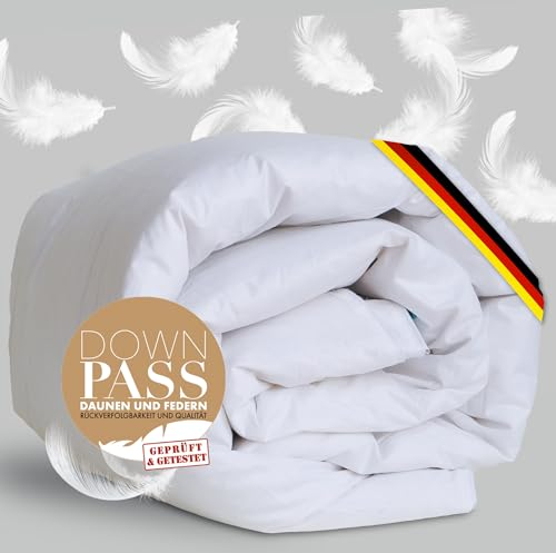 Daunendecke 135x200 cm Made in Germany - Bettdecke Wärmegrad: Warm - extraweiche Winterdecke 135x200 mit 950g Füllgewicht - Ökotex, Nomite & Downpass - Federbettdecke 135x200 OHNE Lebendrupf