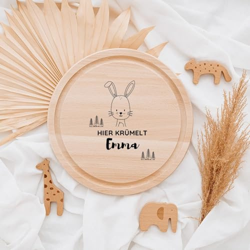 Wunderwunsch Frühstücksbrettchen, Kinder Holzbrett personalisiert rund | Brettchen hier krümelt, Scheidebrett, Holzbrettchen mit Namen, Geschenk Einschulung, Junge, Mädchen, Kind, Frühstücksbrett