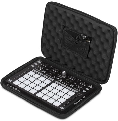 UDG Creator Hardcase Pioneer DJ DDJ-XP1/XP2/Reloop Buddy, Schwarz (U8466BL) | Formgepresste EVA-Schale; präzise geschnittener Schaumeinsatz; wasserabweisendes Nylon; tourgerecht