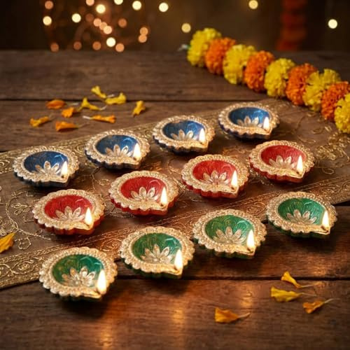 SATVIK 12 Stück mehrfarbige Tondiya Terrakotta Dia Traditionelle Puja Vilakku Öllampe Natürliches Mitti Diya Teelicht Willkommen Diwali Deepawali Navratri Pooja Dekorationen Indische
