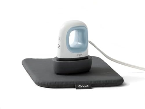 Cricut EasyPress Mini Heat Press + Heat Press Mat – zum Pressen kleiner Gegenstände wie Schuhe, Stofftiere, Hüte & mehr – 3 Heizstufen & Präzisionsspitze – kompakt & leicht – Zen Blau | Zum Pressen kleiner Gegenstände wie Schuhe, Stofftiere, Hüte und mehr – 3 Heizstufen und Präzisionsspitze