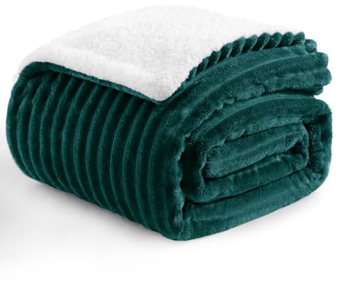 Aisbo Dicke Cord Sherpa Decke Dunkelgrün - Warme Kuscheldecke Flauschig 150x200 cm XL Winter Plüsch Kuscheldecken als Sofadecke Couchdecke Überwurf Wohndecke