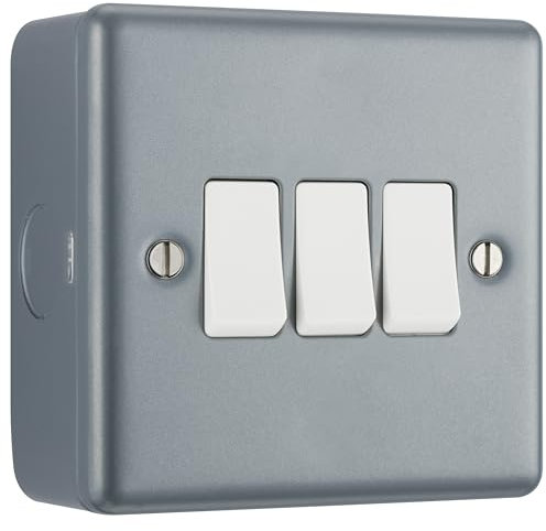 BG Electrical - Interruttore triplo da parete con scatola di montaggio, 2 vie, antigraffio, profilo piatto industriale, rivestito in metallo, grigio, 20 A, 16AX, MC543