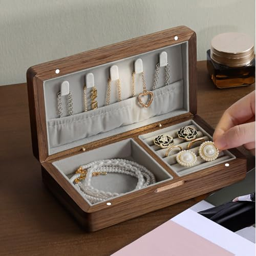 Kleine Schmuckschatulle aus Holz – Mini-Reise-Schmuckkoffer aus Holz, tragbarer Organizer für Ringe, Ohrringe, Halsketten und Armbänder, für Damen, Mädchen, Herren (Walnussgrau)
