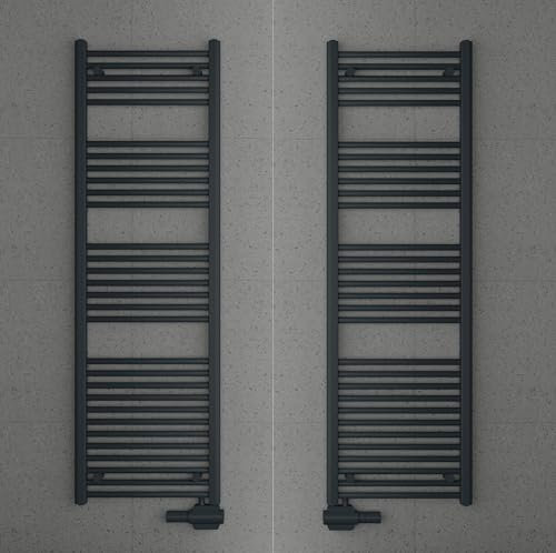 MCHeat Premium Badheizkörper - Handtuchwärmer mit flexiblem Anschluss Links/Rechts - weiss/anthrazit - Moderne Badheizung mit Mittelanschluss (Anthrazit (RAL 7016), 50 * 140 cm)