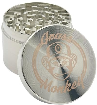 Grass Monkey® Basic Metall Grinder – 4-teilig, Ø 5,5 cm, Silver – Robuste Kräutermühle mit Pollensieb & Schaufel – Kompakt & Langlebig