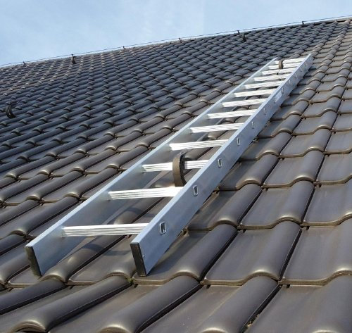 Weise Kaminkehrerleiter 6,16 m mehrteilig, 22 geriefte & gebördelte Sprossen, robuste & sichere Dachleiter für Schornsteinfeger, passend für handelsübliche Hohlziegel, nach DIN 18160-5/ EN 131