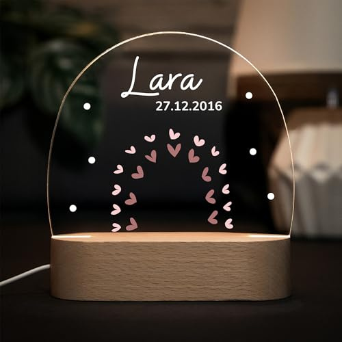 LARIFEE Nachtlicht Regenbogen Herzen mit Name – Personalisiertes LED Nachtlicht für Kinder – Lampe aus Acrylglas & Holz, dimmbar – Geschenk zur Geburt oder Taufe