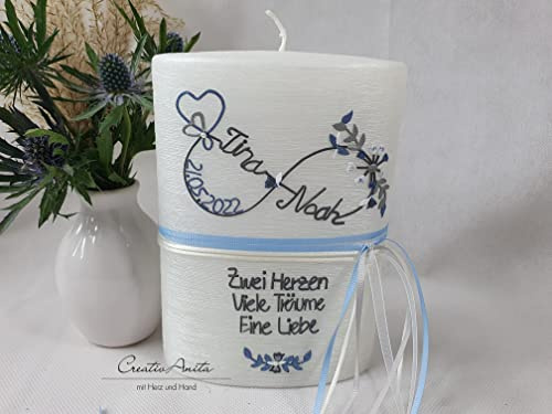 Hochzeitskerze in Perlmutt-Weiß - oval - mit Unendlichkeitszeichen, Herzen und Bllättern in grau-blau-weiß - personalisiert-
