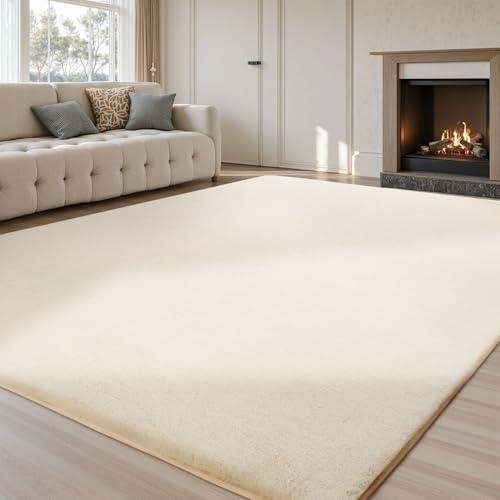 Treeboy Weicher Kunstfell Teppich Creme 160x230 cm Flauschiges Kurzflor | Kaninchenfell-Imitat Teppich Rutschfester Luxus Carpet für Wohnzimmer Glatt Schlafzimmer Moderne Raumdekoration Anti-Rutsch