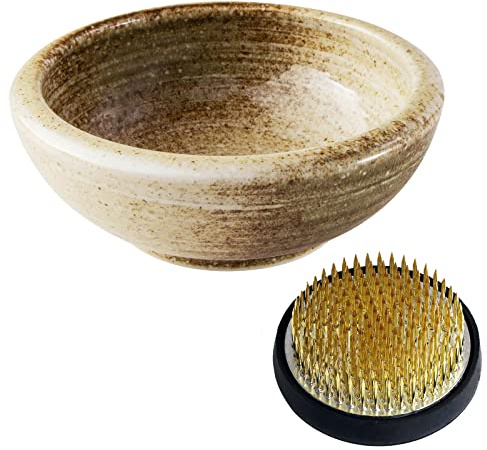 Wazakura Minoyaki-serien japansk Ikebana Essential verktygssats – liten rund keramisk blomvas och Kenzan stiftgroda för blomsterarrangemang – sandbeige vas 61 mm (2 tum) mässing Kenzan