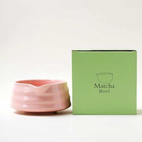 YlobdolY Tazón de cerámica para matcha con boquilla de vertido, tradicional hecho a mano de porcelana esmaltada sólida japonesa con caja de regalo para batir matcha rosa brillante