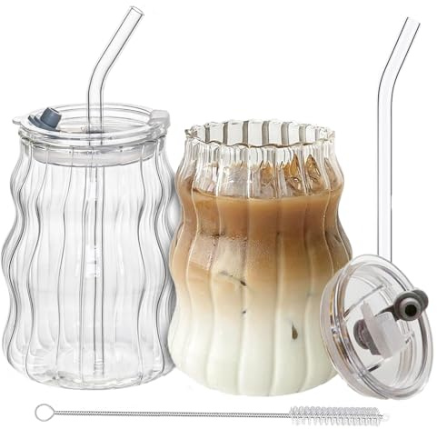 Kongming Iced Coffee Glass,Set of 2 Glass Cups with Lids and Straws,530ml Rustic Vintage and Durable Matcha Cup,Clear Ribbed Glasses with Straw Brush for Iced Latte Coffee Matcha Beer