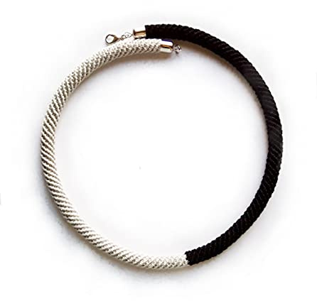 collier ras-de-cou moderne géometrique minimaliste au crochet