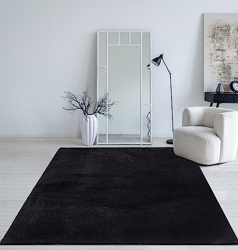 Mia´s Teppiche Taos – kuscheliger Kurzflor Teppich in Felloptik, super Soft & waschbar bis 30°C, mit Anti-Rutsch-Unterseite, Wohnzimmer & Schlafzimmer, Made in Türkiye, Schwarz, 80 x 300 cm