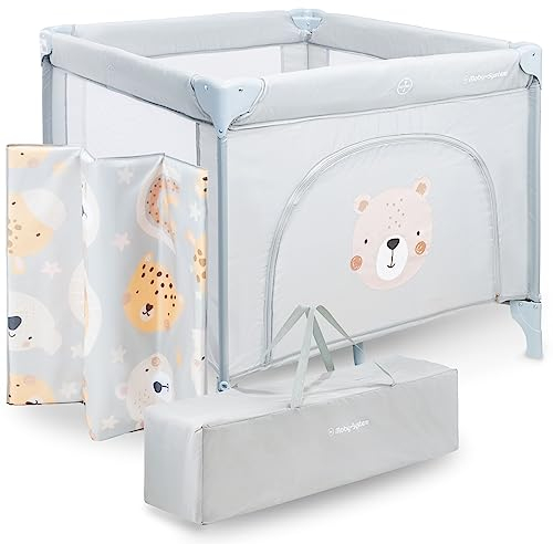 Moby-System Laufstall Baby mit Matratze & Feststellrädern - Faltbares Laufgitter 97 x 100 x 77 cm - Stabiler Rahmen, Anti-Rutsch-Pads, Teddy Bear Design (3 Teile)