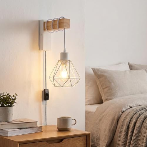 Alpinaluz Aplique de Pared Moderno con Cable Trenzado Blanco y Negro, Interruptor y Enchufe, Jaula Metálica Blanca y Brazo de Madera Natural, Altura Ajustable, Luz Decorativa para Dormitorio y Salón