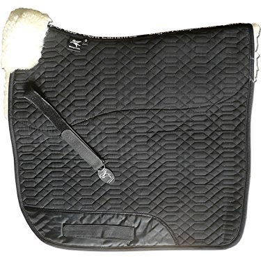 Engel Reitsport | SCHABRA1-D-SCH-SCH | Schabracke | Steppstoff | Lammfell im Sattelbereich | Half Lined | Fellkranz vorne | Dressur | Stoff schwarz Fell schwarz