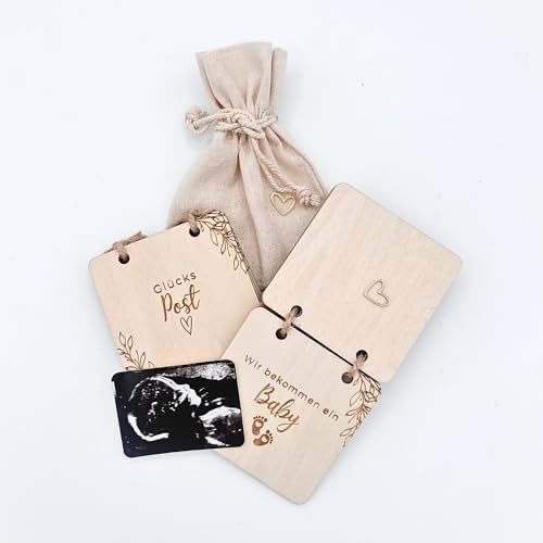 FreudenPost® Schwangerschaftsverkündung Mini-Holzbuch Glückspost 4 Seiten 7x7 cm - naturbelassenes Lindenholz - Schwangerschaft verkünden - Büchlein mit Gravur - Geschenk Baby ankündigen