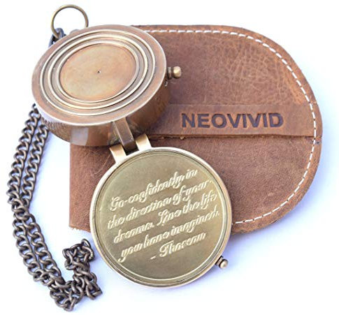 NEOVIVID Kompass mit Gravur Thoreau's Go Confidenty und geprägter Lederhülle, Geschenk zum Schulabschluss