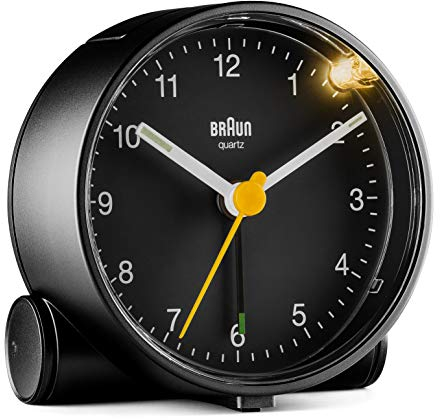 Braun Klassischer analoger Wecker Schlummerfunktion und Licht, ruhiges Quarzuhrwerk, Crescendo-Alarm in Schwarz, Modell BC01B.