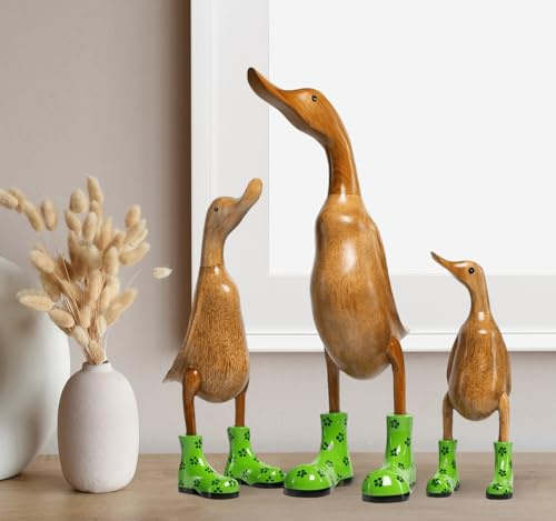 Rikmani - Holzfigur Ente Stiefel GRÜN GEBLÜMT 100% Natur Original - Handgefertigte Figur aus Holz 26 cm