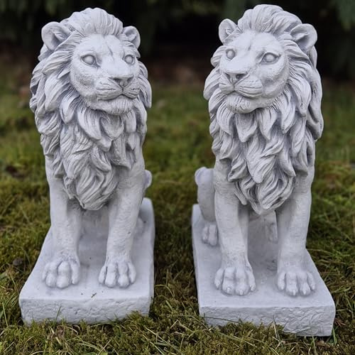 FABRIQ Löwen Figur, Set mit 2 Löwe, rechts und Links, Steinfigur, Gewicht 22 kg, Höhe 36 cm, Breite 14 cm, Länge 20 cm, frostsicher aus Steinguss für Außenbereich GRAU (2xSET)