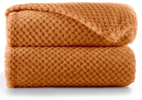 RESTILO Kuscheldecke 220x240 cm Decke Microfaser Wohndecke Tagesdecke Henry | Fleece weich sanft kuschelig skandinavischer Stil Fuchsrot