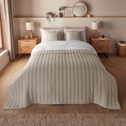 Silentnight Supersoft Quilted Bedspread - Add a Layer of Extra Style and Warmth - Smooth Comfy Touch Microfibre Coverlet Bed Sofa Throw - Machine Washable and Non-Iron Fabric - 150x200cm, Natural