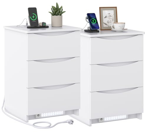 Brinlawb Nachttisch 2er Set mit LED-Beleuchtung und Ladestation (2 AC-Steckdosen & 2 USB-Anschlüsse) Nachtschrank 2er Set mit 3 Schubladen Beistelltisch für Schlafzimmer, Einfache Montage, Wohnzimmer