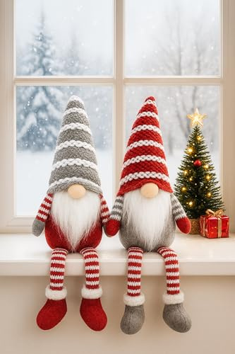 KAMACA Wichtel Duo mit Schlenkerbeinen 46 cm hoch Sitzwichtel mit Zipfelmütze & Rauschebart skandinavische Stoff-GNOME Weihnachtsdeko Weihnachten Winterdeko (2er Set Wichtel Kantenhocker rot grau)