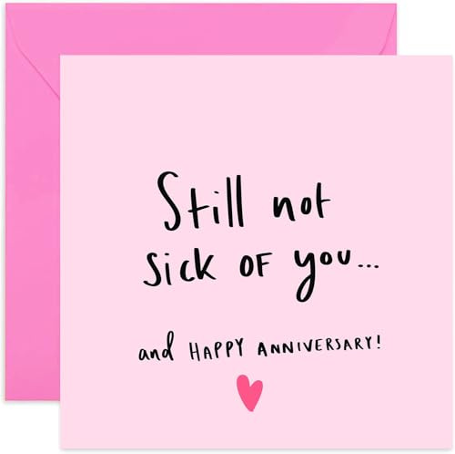 Old English Co. Karte zum Jahrestag Still Not Sick of You – lustige Witz-Karte | für Freund, Freundin, Ehefrau, Ehemann, Partner | leere Innenseite und Umschlag im Lieferumfang enthalten