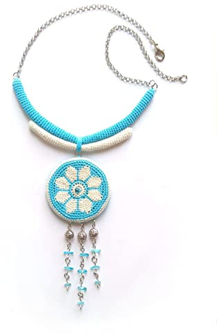 collana etnica boho hippy all'uncinetto con ciondolo all'uncinetto e perline